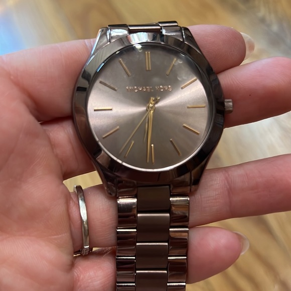 Gorgeous Michael Kors watch (needs battery)